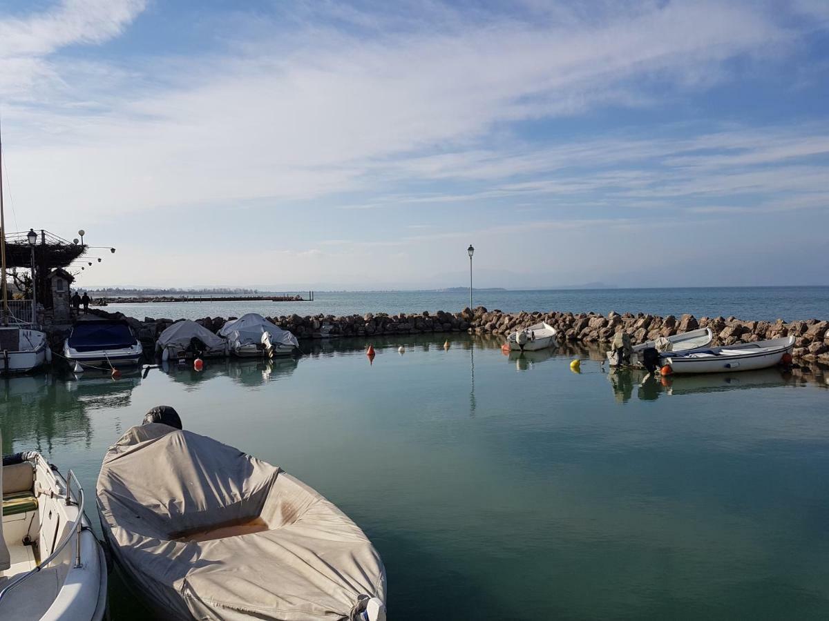 شقة Casa Maganda Vista Lago Tra Peschiera Del Garda E Sirmione المظهر الخارجي الصورة