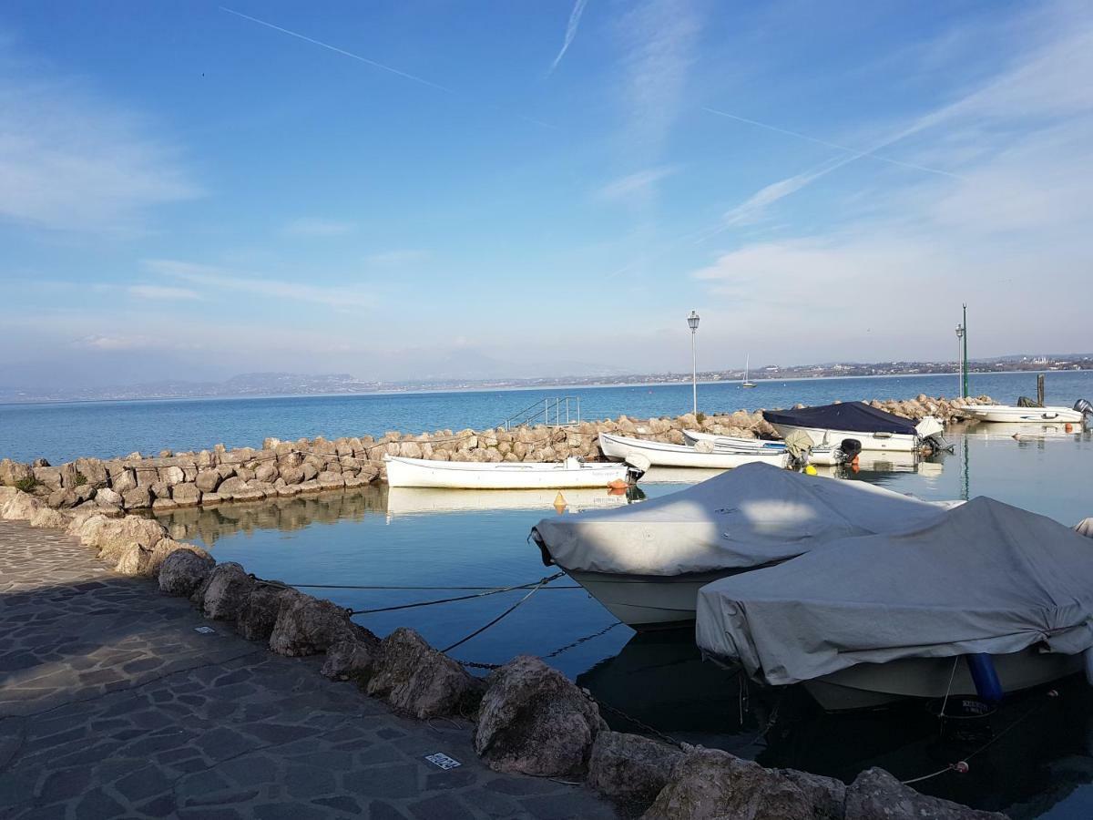 شقة Casa Maganda Vista Lago Tra Peschiera Del Garda E Sirmione المظهر الخارجي الصورة