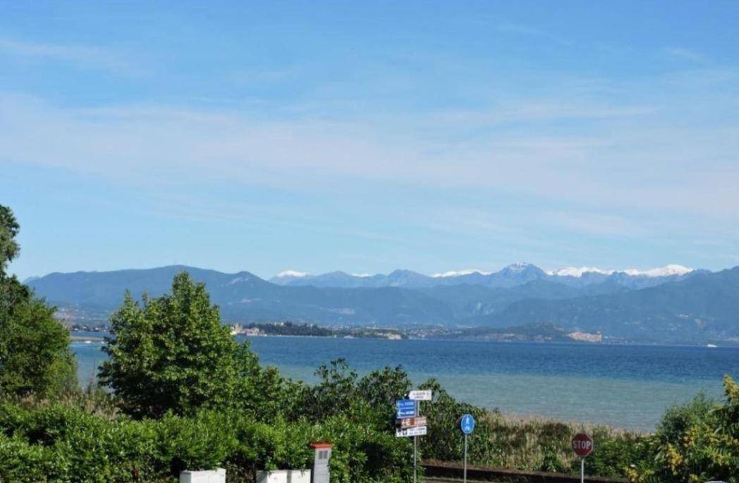 شقة Casa Maganda Vista Lago Tra Peschiera Del Garda E Sirmione المظهر الخارجي الصورة